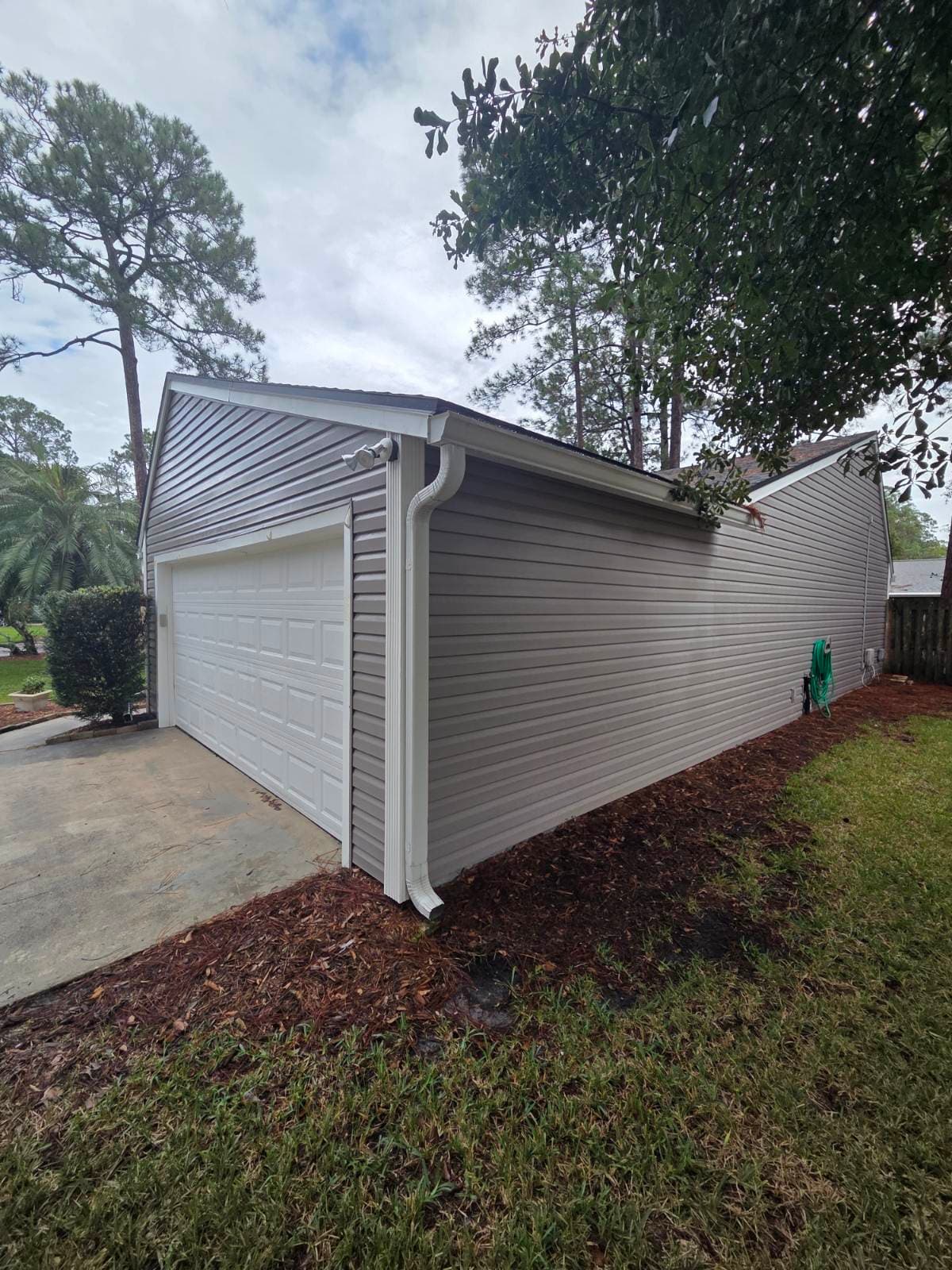 Gorgeous Vinyl Siding Repaint in Mandarin Florida image