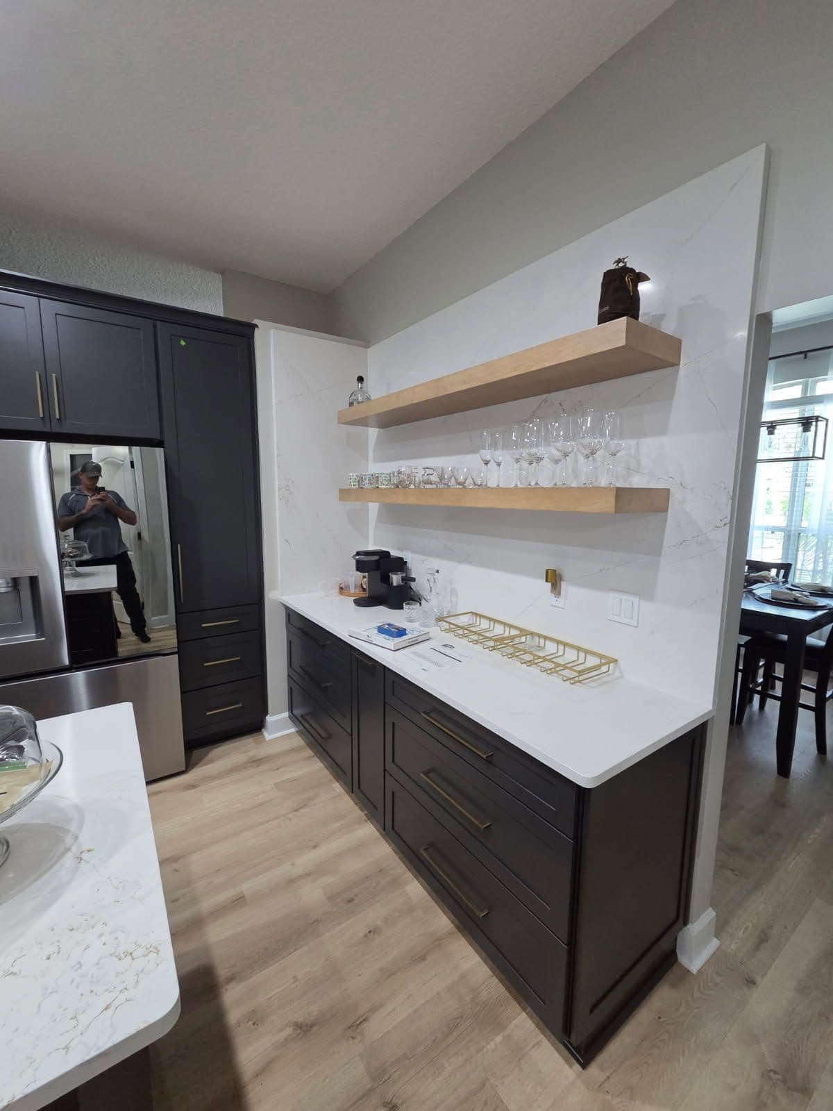 Sleek Kitchen Makeover in St. Johns Golf and Country Club image